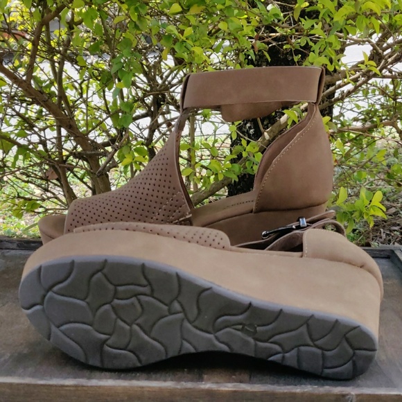 Womens Wedge Sandals Taupe w/ Ankle Straps - Picture 5 of 8